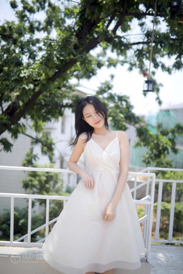 校花在公交车上调教H